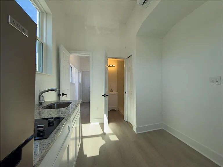401 E Columbus Dr #3 — Photo 4