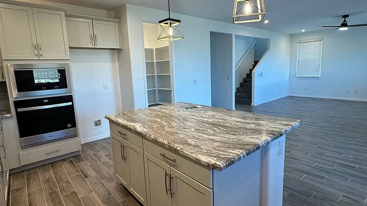 13426 W Eagle Feather Rd, Peoria, AZ 85383, USA — Photo 3