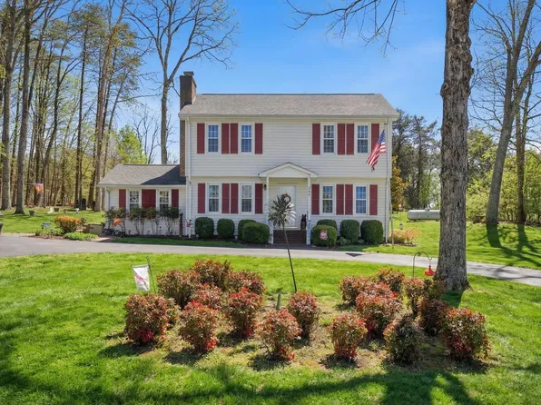 724 Spring St, Hurt, VA 24563