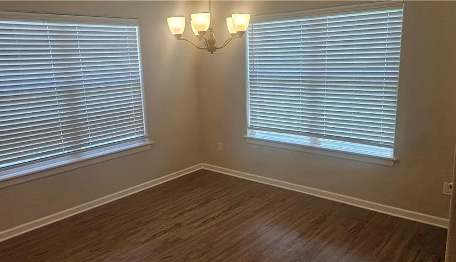 Nice Home in Farmington Close to Schools — Photo 4