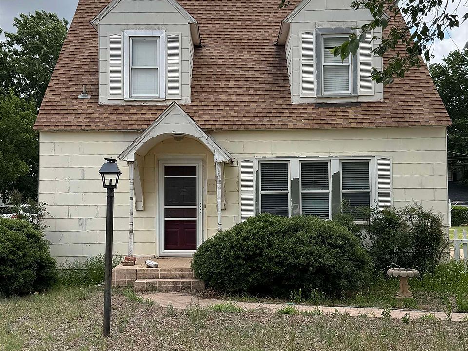 1st image of 1008 N Prouty Ave