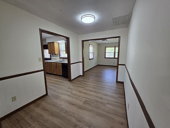 4th image of 2139 W Water St