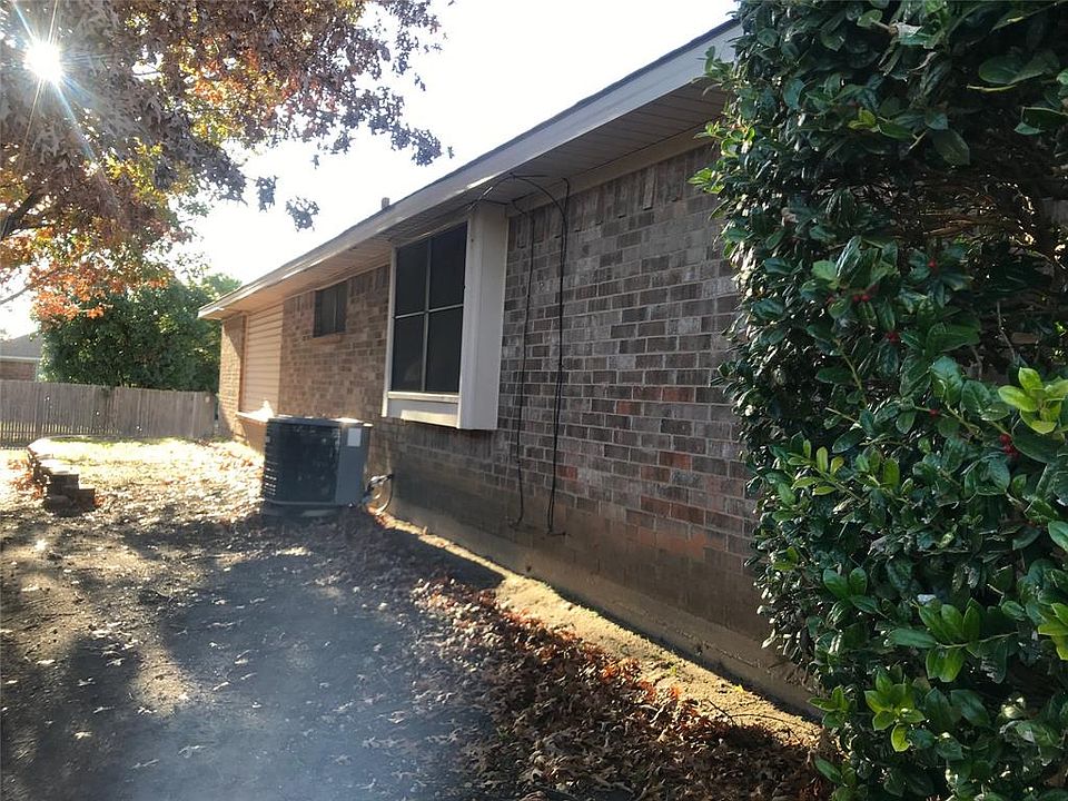 2nd image of 1570 Autumn Breeze Ln