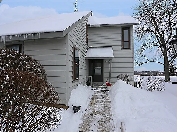 737 Shepard Ct photo 1