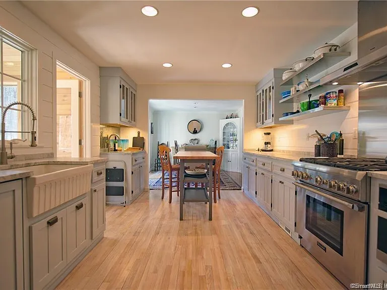 3 Lilac Ln — Photo 2