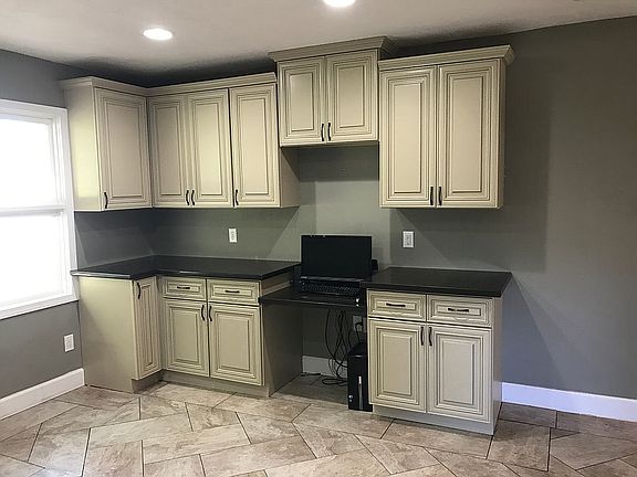 kitchen right wall