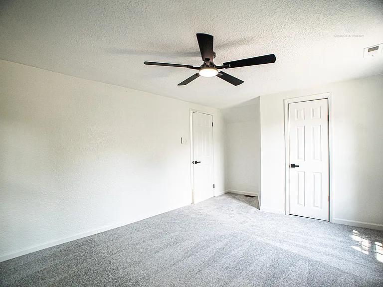 454 Bellaire Ave — Photo 11