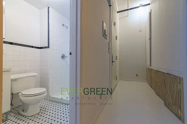 Rented by Evergreen Apartments BK | media 34