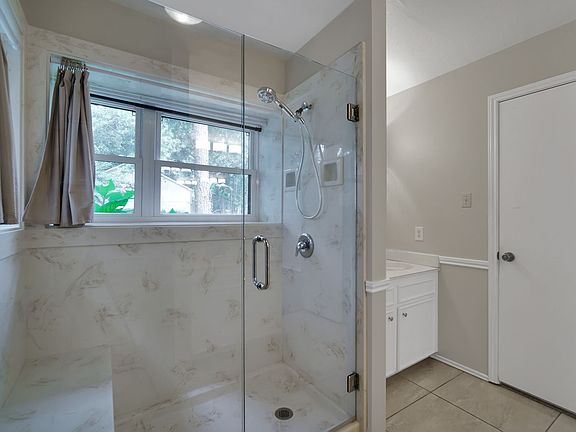 3rd image of 50 Brookflower Rd