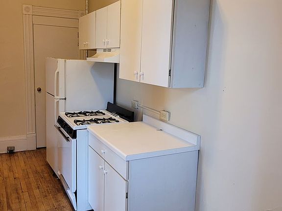 5th image of 1210-12 N Van Buren St #1