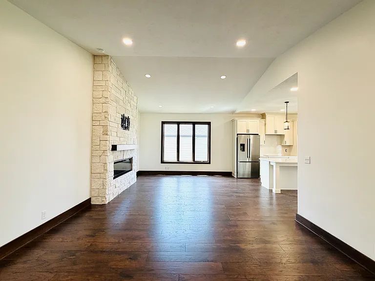 2961 Valley Stream Dr — Photo 9