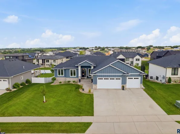 7428 E Twin Pines Ct, Sioux Falls, SD 57110
