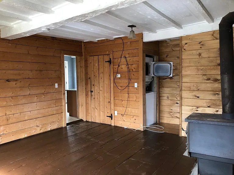 33 Carmichael Ln — Photo 3