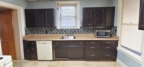 2nd image of 146 Jewett Ave