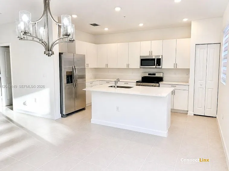 3 bed, 2.0 bath, 1668 sqft, $3,500 — Photo 4