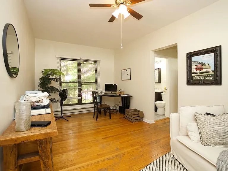728 W Roscoe St #2 — Photo 6