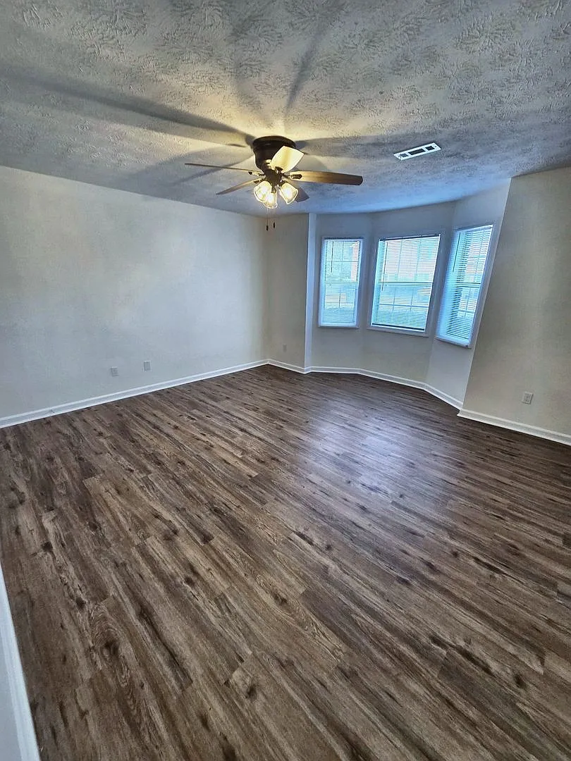 Renovated Townhome! — Photo 2