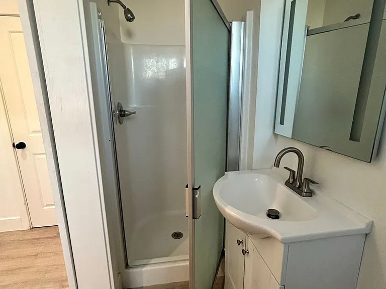 1571 W 37th Pl — Photo 18