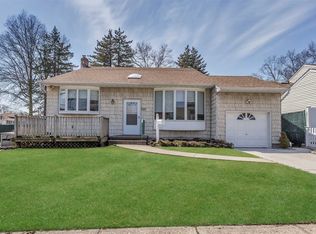 964 Madison Pl, Merrick, NY 11566