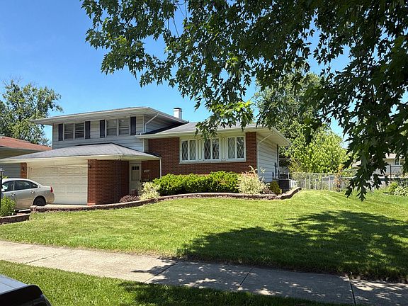 2nd image of 2900 190th St