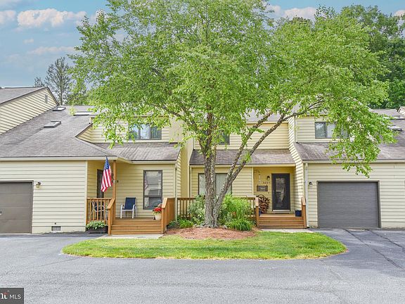 3rd image of 322 Evergreen Ct Unit B