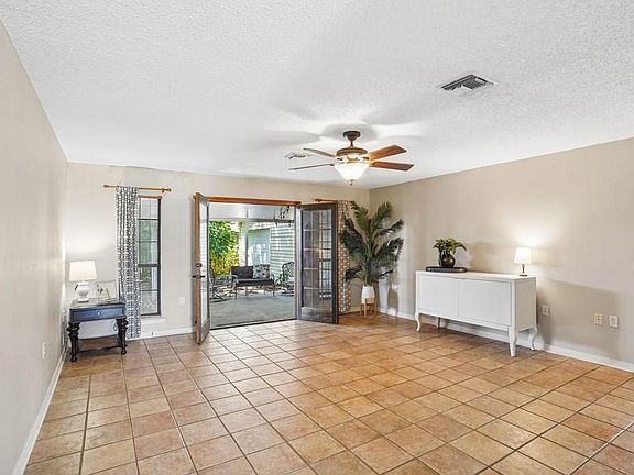 4th image of 109 Lambda St