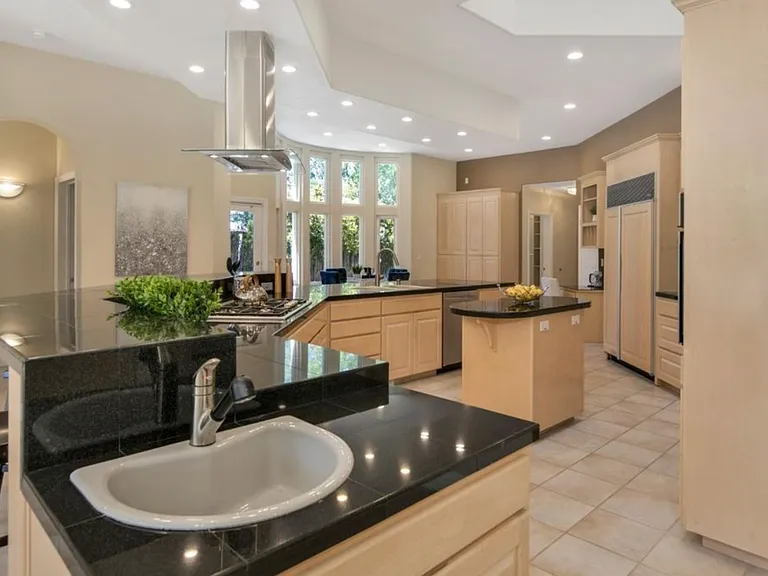 18233 Saratoga Los Gatos Rd — Photo 8