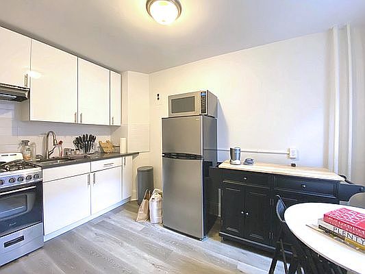 2nd image of 190 W 10th St APT 2