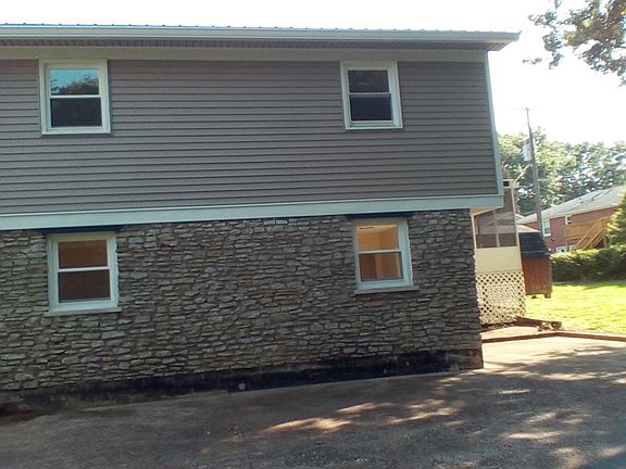2nd image of 210 Knollwood Dr