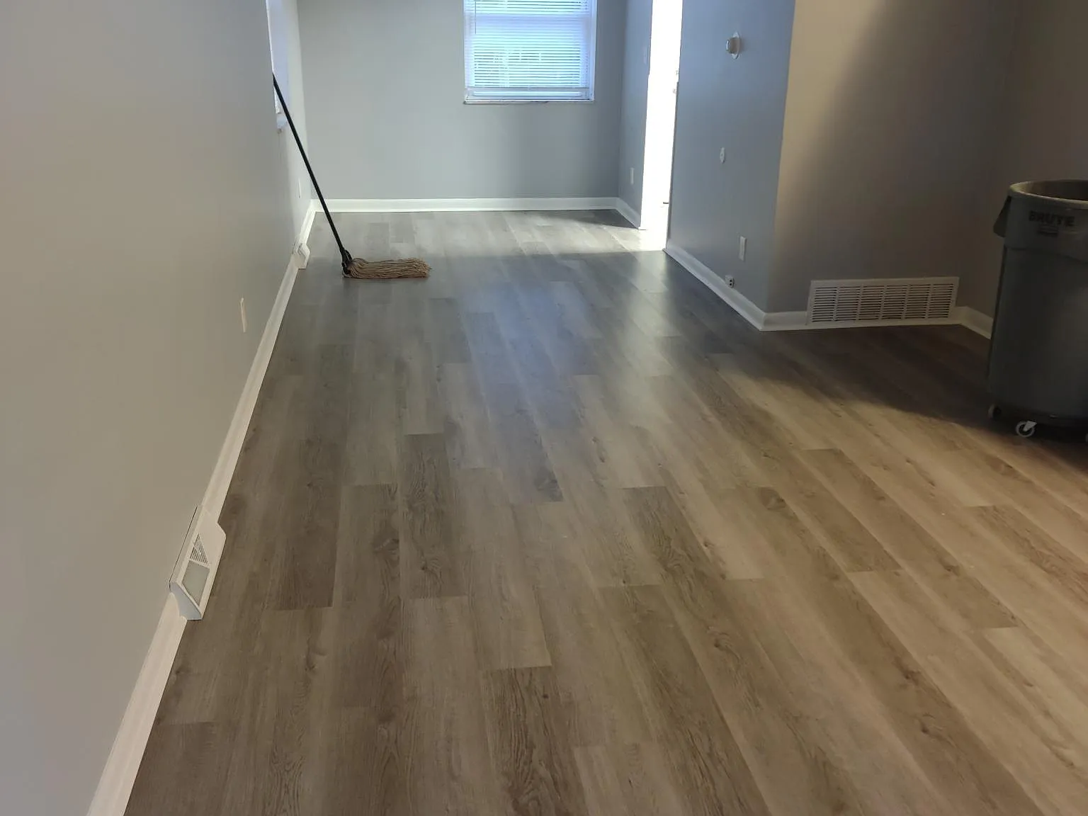 831 Manning Ave — Photo 4