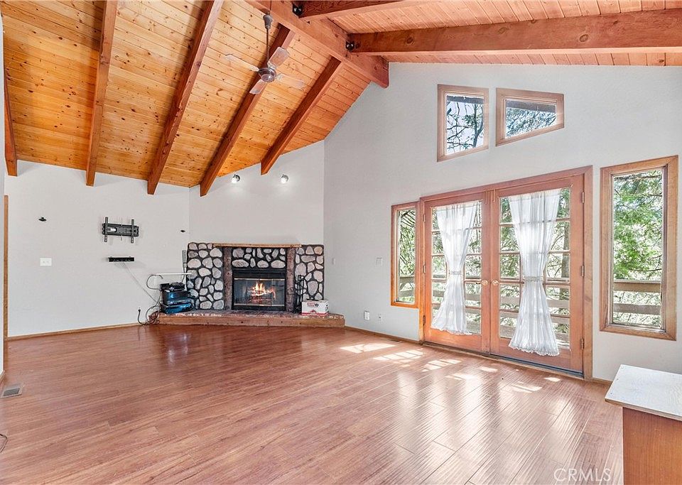 1st image of 858 Sierra Vista Dr