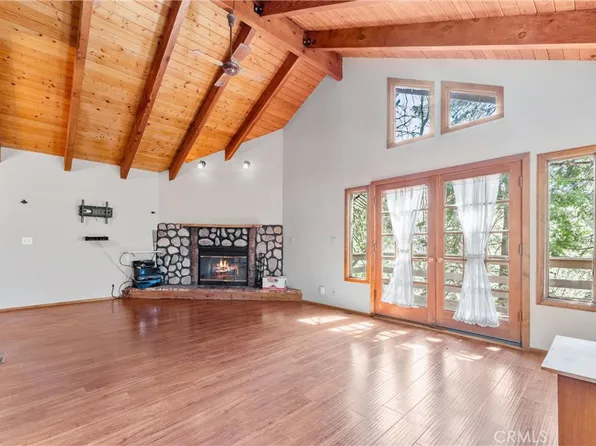 858 Sierra Vista Dr, Twin Peaks, CA 92391