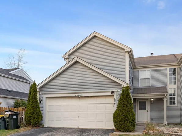 686 Legends Dr, Carol Stream, IL 60188
