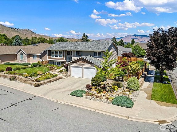 3rd image of 1600 Brandi Court