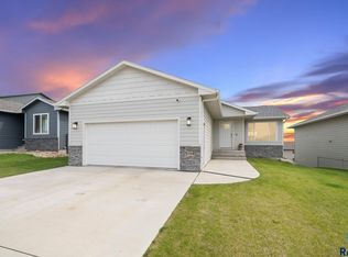 1709 E 71st St N, Sioux Falls, SD 57104