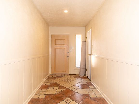 3rd image of 111 E Yucca Ave