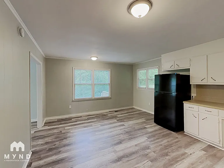 1445 Echols Dr — Photo 4