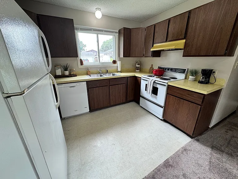 1815 Alden Ave — Photo 2