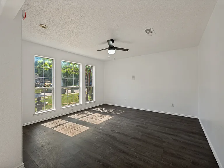 5518 Heathercrest Dr — Photo 7