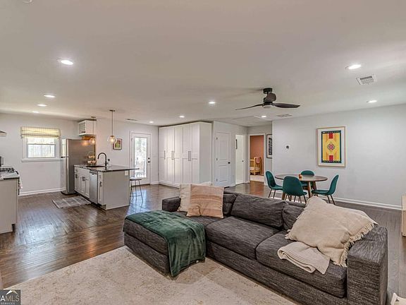 3rd image of 1692 Derrill Dr