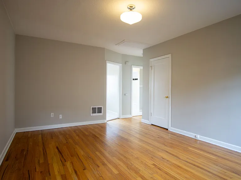 1946 NW Lovejoy St #3 — Photo 5