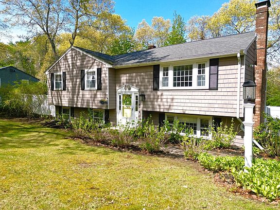 2nd image of 31 Lantern Ln