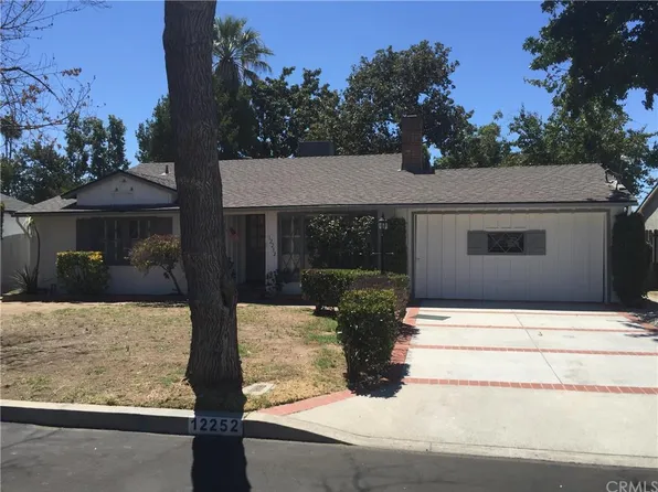12252 Calvert St, North Hollywood, CA 91606