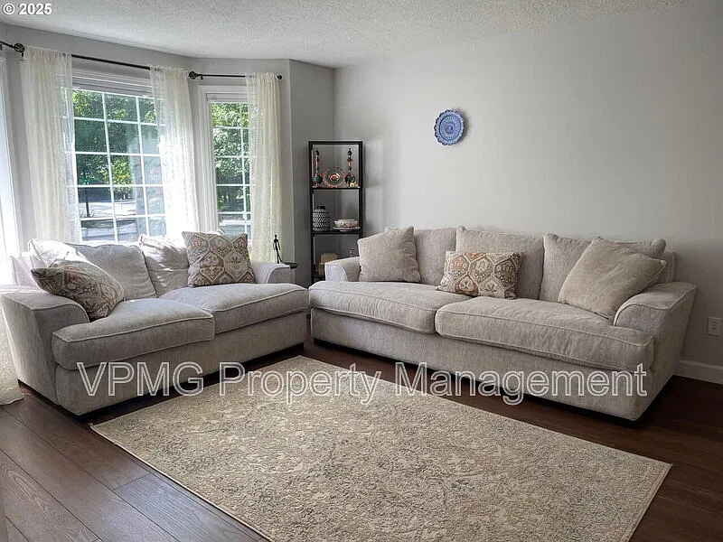 3 bed, 2.5 bath, 1916 sqft, $3,095 — Photo 4