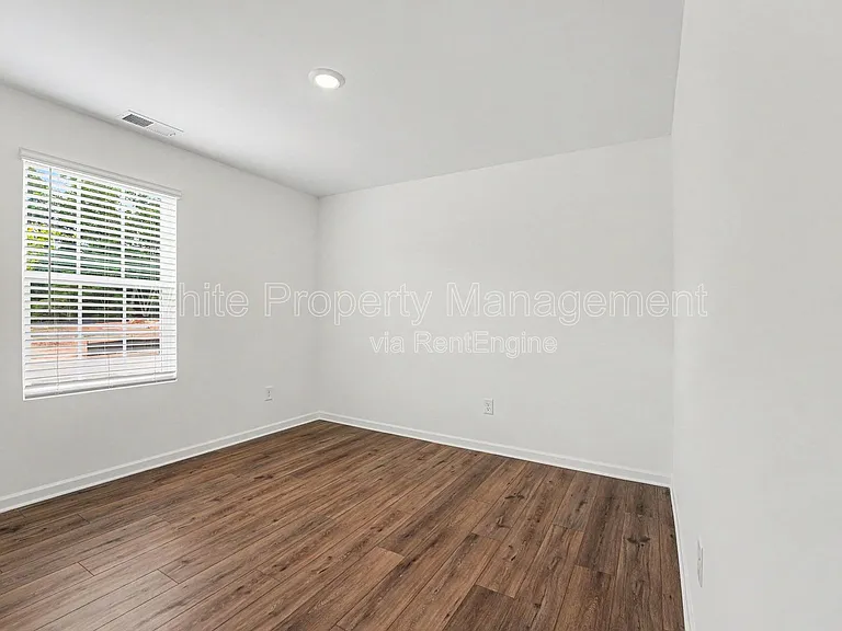 368 W 18th St — Photo 5