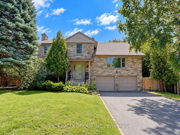 19 Lower Links Rd, Toronto, ON M2P 1H5