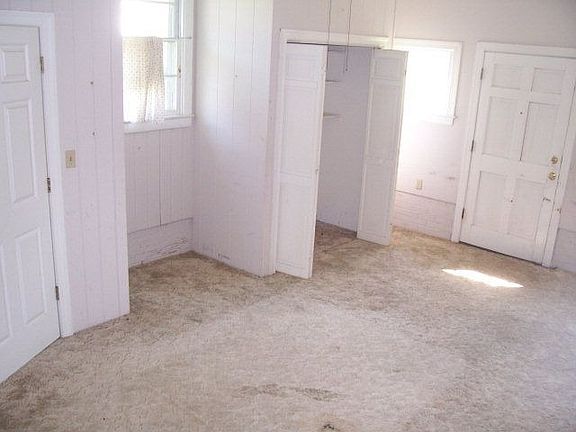 5th image of 105 S Vance St