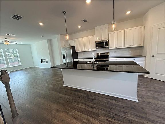 3rd image of 6103 Wayburn St