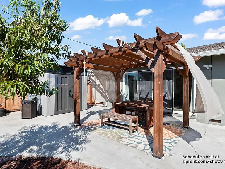 1796 Wyrick Ave — Photo 23