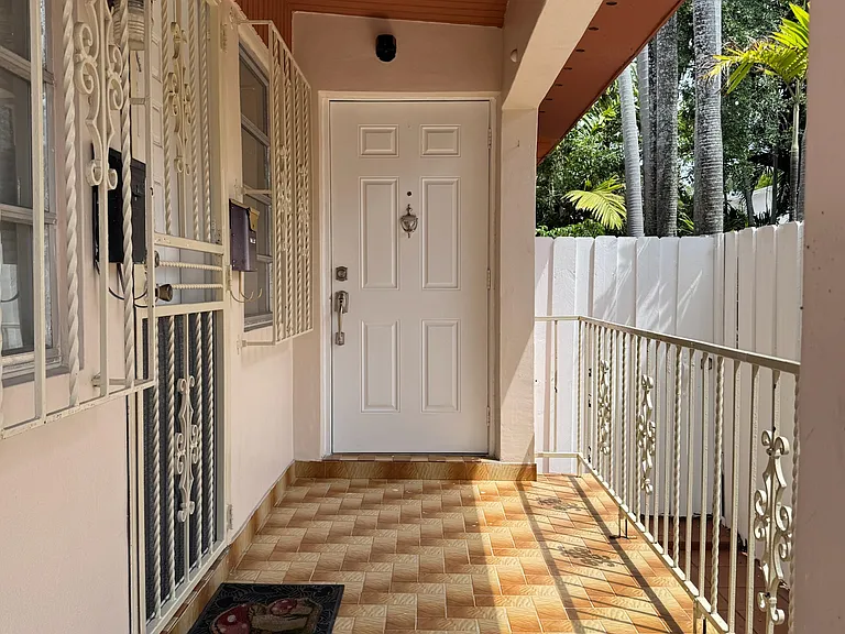 1381 SW 23rd St — Photo 3